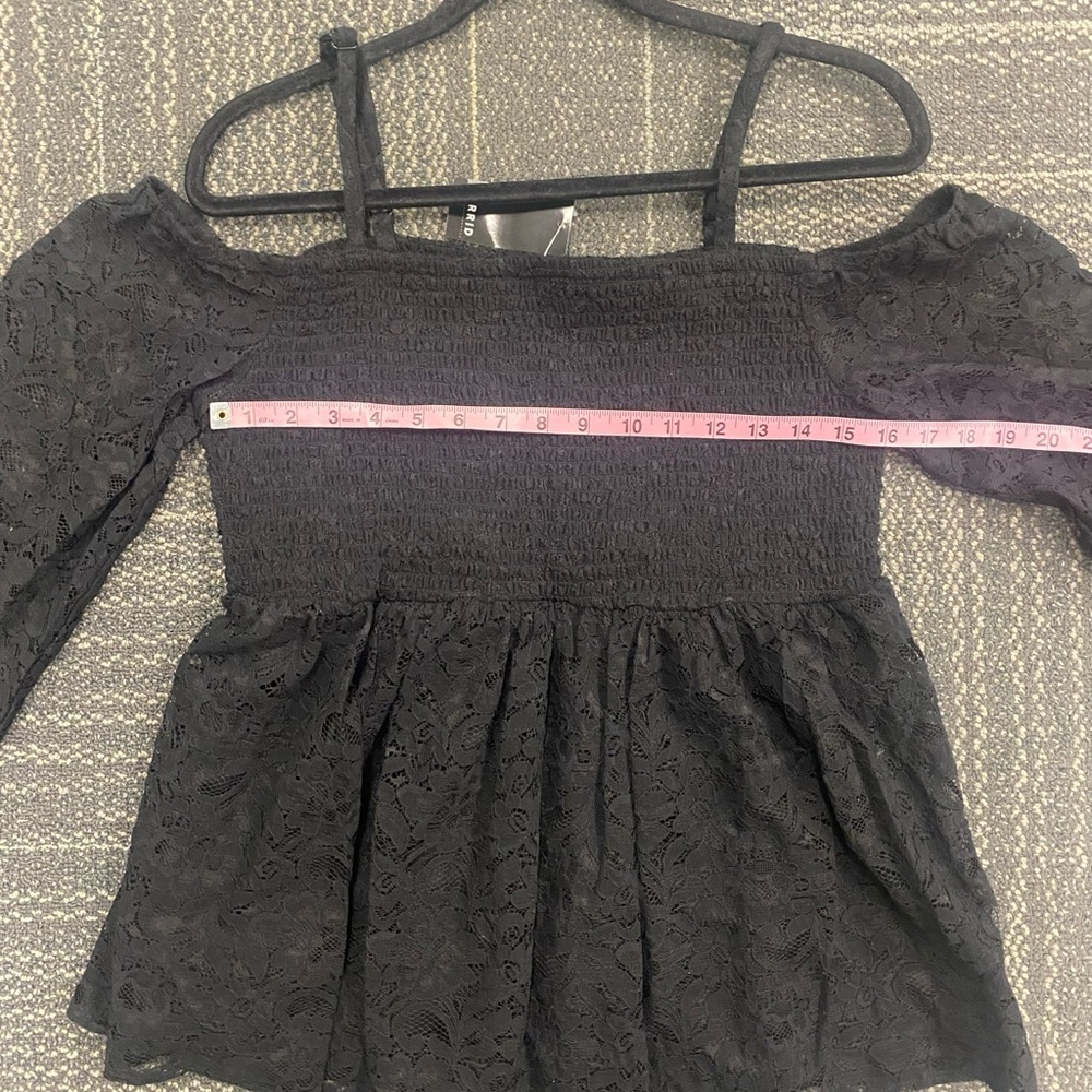 NWT Torrid Babydoll Lace Smocked Cold Shoulder Top Size 0 - Picture 8 of 11